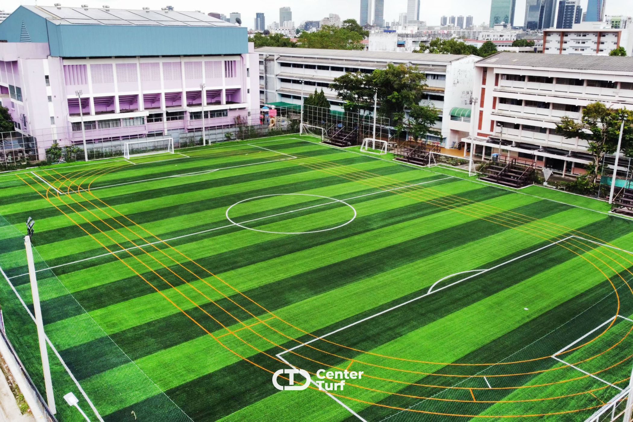 ส่งมอบสนามคุณภาพให้กับทางโรงเรียน เพื่อรองรับการใช้งานได้อย่างเต็มประสิทธิภาพ หมดปัญหาเรื่อง น้ำขัง หรือ เม็ดยางลอย หลังฝนตกหนัก เพราะเราใส่ใจระบบระบายน้ำของสนาม ซึ่งเป็นส่วนสำคัญในการใช้งานจริง