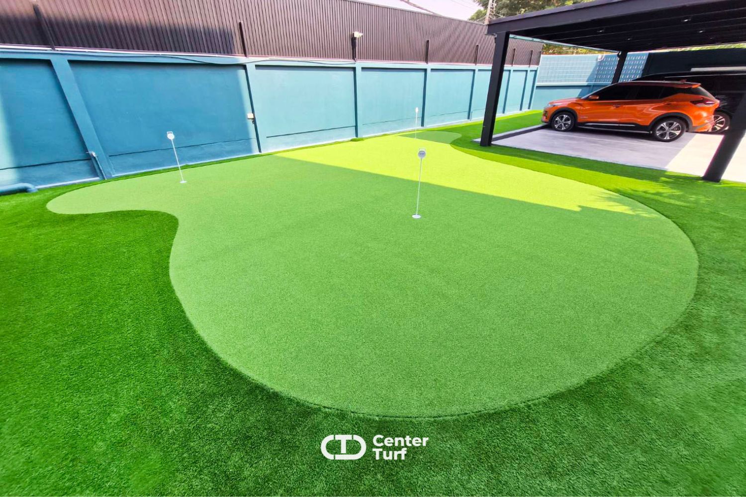 Center Turf ออกแบบพัตติ้งกรีนหญ้าเทียมตามพื้นที่จริง  ฝึกซ้อมได้อย่างสม่ำเสมอ เพิ่มความแม่นยำ  ช่วยยกระดับทักษะให้กีฬาที่คุณรักอย่างมืออาชีพ