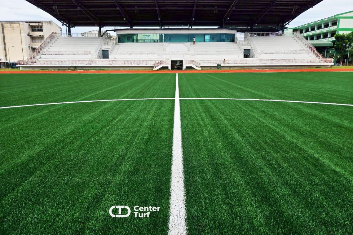Center Turf เชี่ยวชาญด้านสนามฟุตบอลหญ้าเทียมมาตรฐาน พร้อมพื้นลู่วิ่งคุณภาพสูง ดูแลตั้งแต่งานออกแบบ งานวางระบบ ควบคุมทุกขั้นตอนโดยทีมงานผู้เชี่ยวชาญ