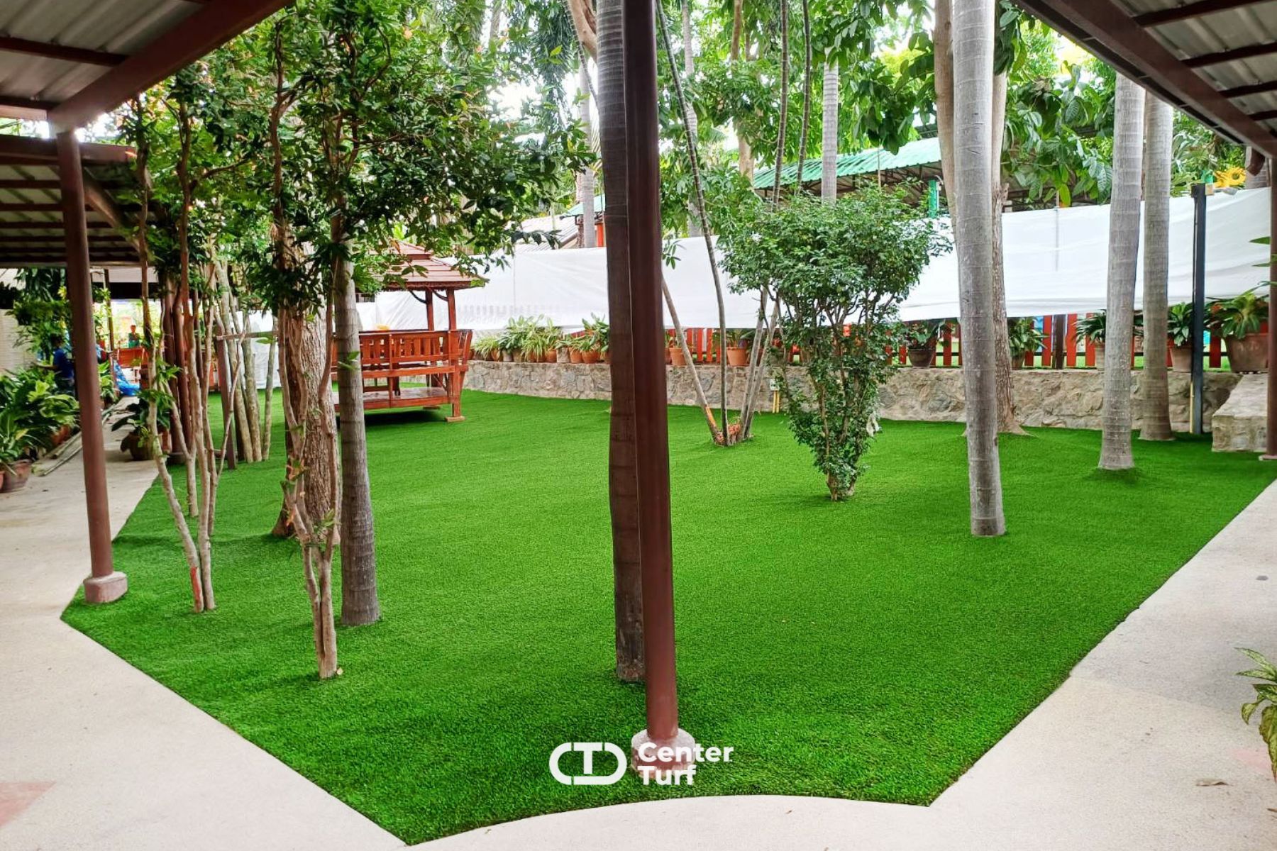 เพราะพื้นที่ในโรงเรียนไม่ได้ต้องการแค่ความสวยงาม แต่ยังต้องคำนึงถึงความสะอาด ความสะดวกในการดูแลรักษา และความเหมาะสมในการใช้งานระยะยาว