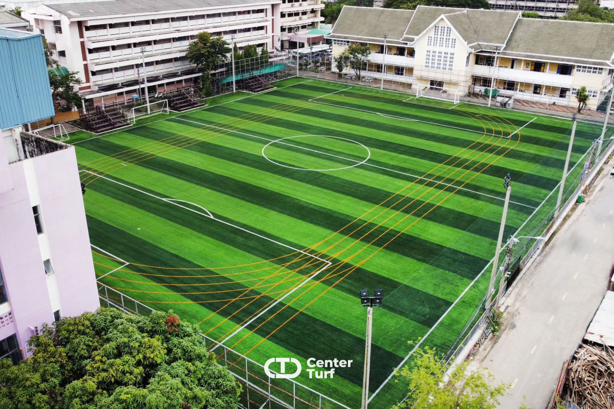 ส่งมอบสนามคุณภาพให้กับทางโรงเรียน เพื่อรองรับการใช้งานได้อย่างเต็มประสิทธิภาพ หมดปัญหาเรื่อง น้ำขัง หรือ เม็ดยางลอย หลังฝนตกหนัก เพราะเราใส่ใจระบบระบายน้ำของสนาม ซึ่งเป็นส่วนสำคัญในการใช้งานจริง