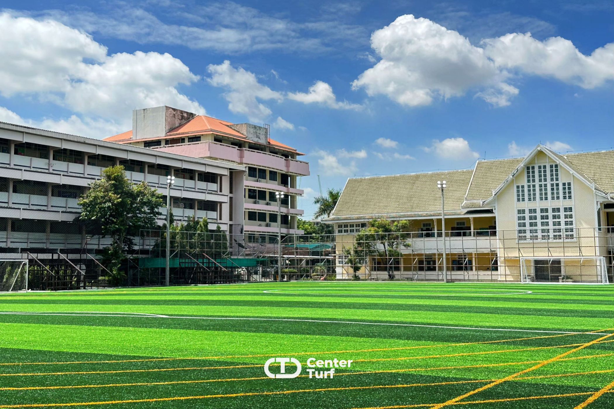 ส่งมอบสนามคุณภาพให้กับทางโรงเรียน เพื่อรองรับการใช้งานได้อย่างเต็มประสิทธิภาพ หมดปัญหาเรื่อง น้ำขัง หรือ เม็ดยางลอย หลังฝนตกหนัก เพราะเราใส่ใจระบบระบายน้ำของสนาม ซึ่งเป็นส่วนสำคัญในการใช้งานจริง