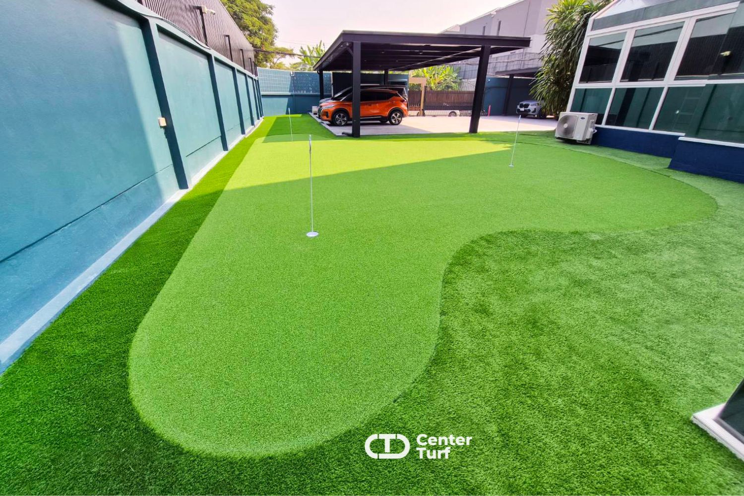 Center Turf ออกแบบพัตติ้งกรีนหญ้าเทียมตามพื้นที่จริง  ฝึกซ้อมได้อย่างสม่ำเสมอ เพิ่มความแม่นยำ  ช่วยยกระดับทักษะให้กีฬาที่คุณรักอย่างมืออาชีพ